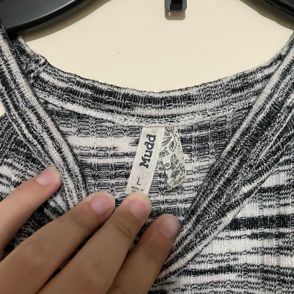 3/$25 - Body con white and black tank - Picture 3 of 4